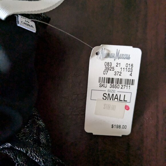 Robbi & Nikki Ruffled Shirt - Picture 4 of 4